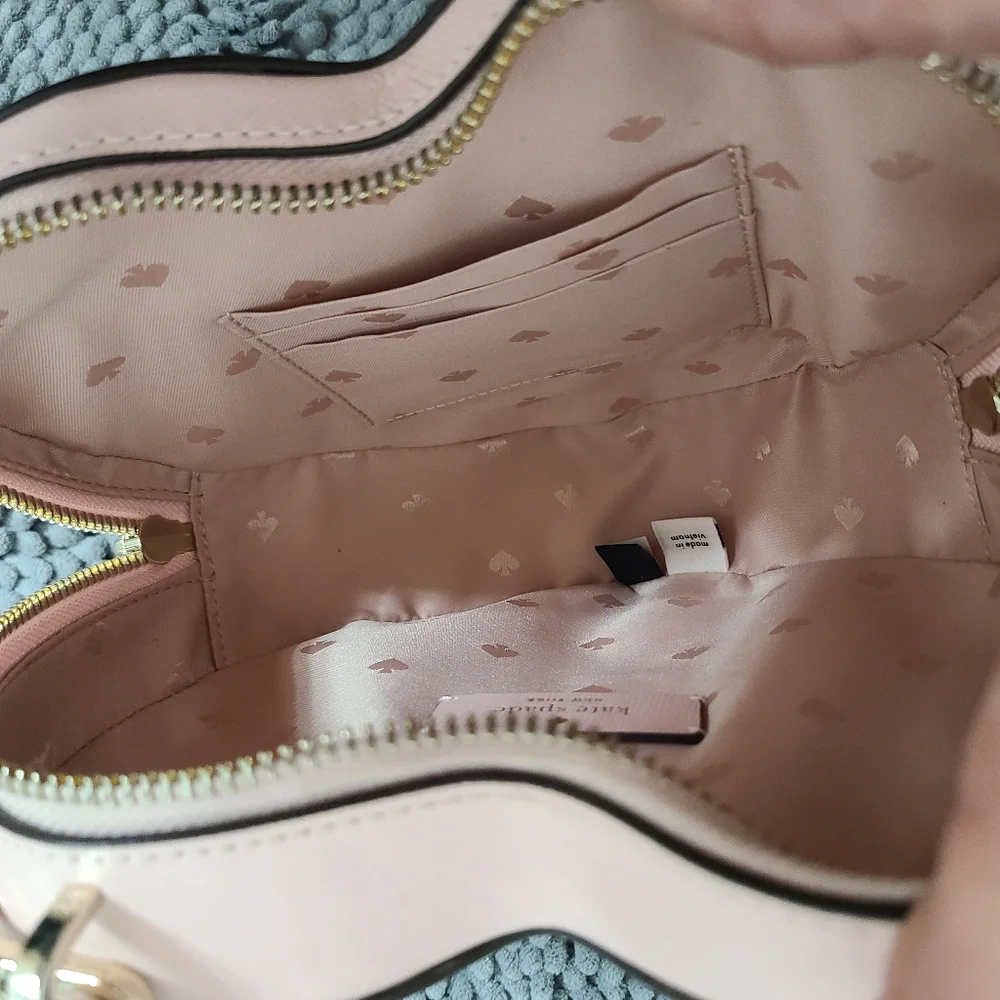 Like New - Kate Spade Heart Crossbody Bag 💕 - Picture 10 of 15